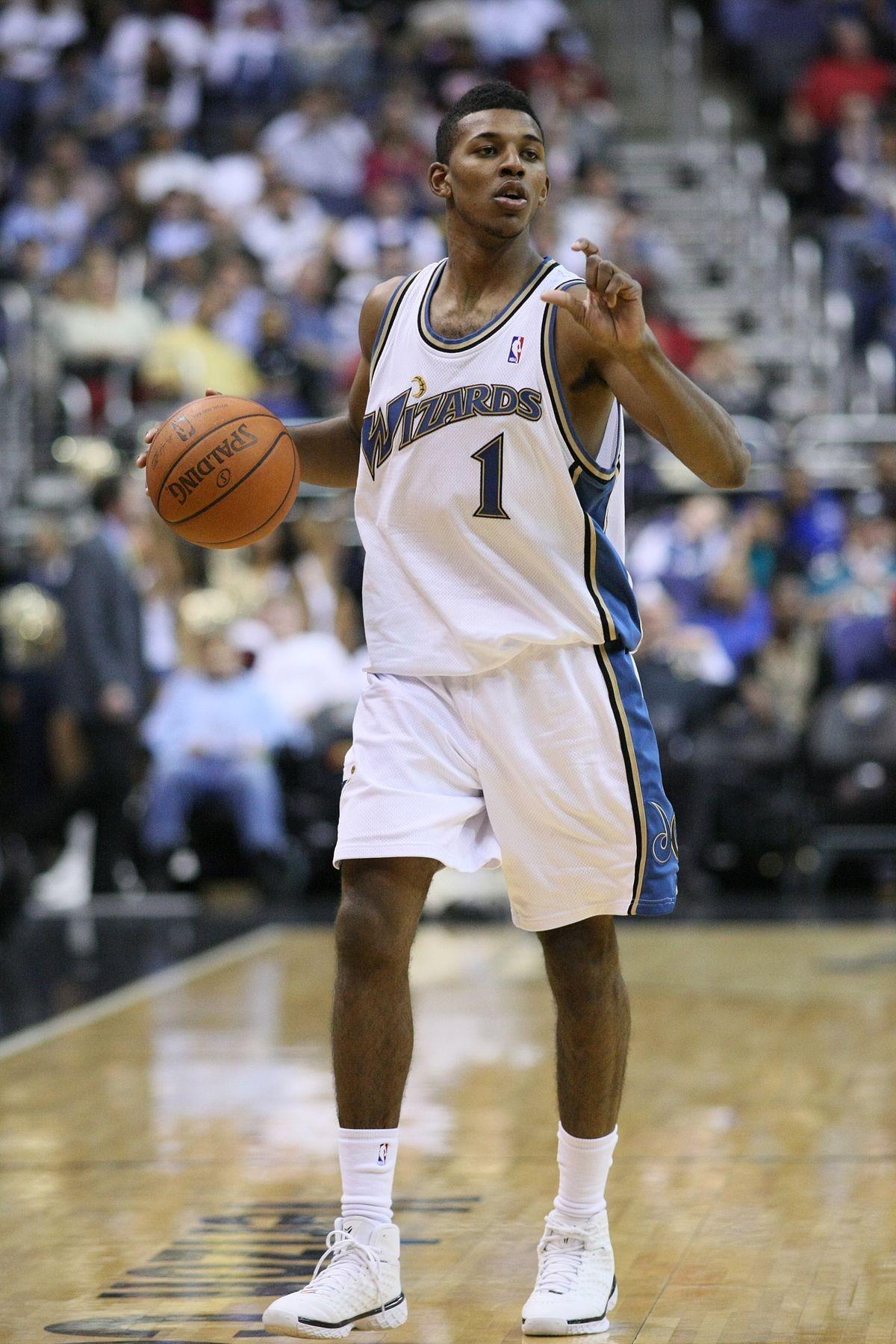 瓦拉内专访谈心理问题：展现脆弱的一面并不是软弱的表现（瓦拉内专访：直面心理难题，脆弱不等于软弱）