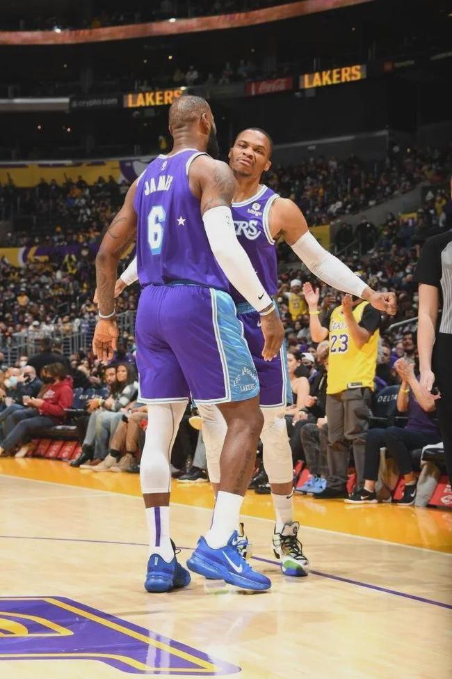 近10年欧冠场均进球榜：哈兰德1.02球第1，C罗第2，梅西第4（近十年欧冠场均进球率榜：哈兰德1.02球居首，C罗次席，梅西第4）