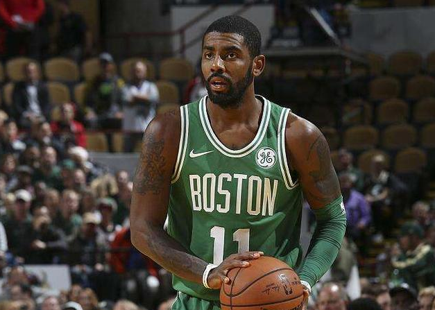 上一次对阵安哥拉：梅西斯卡洛尼替补登场，阿亚拉百场（上回对阵安哥拉：梅西、斯卡洛尼替补出场，阿亚拉达成百场里程碑）