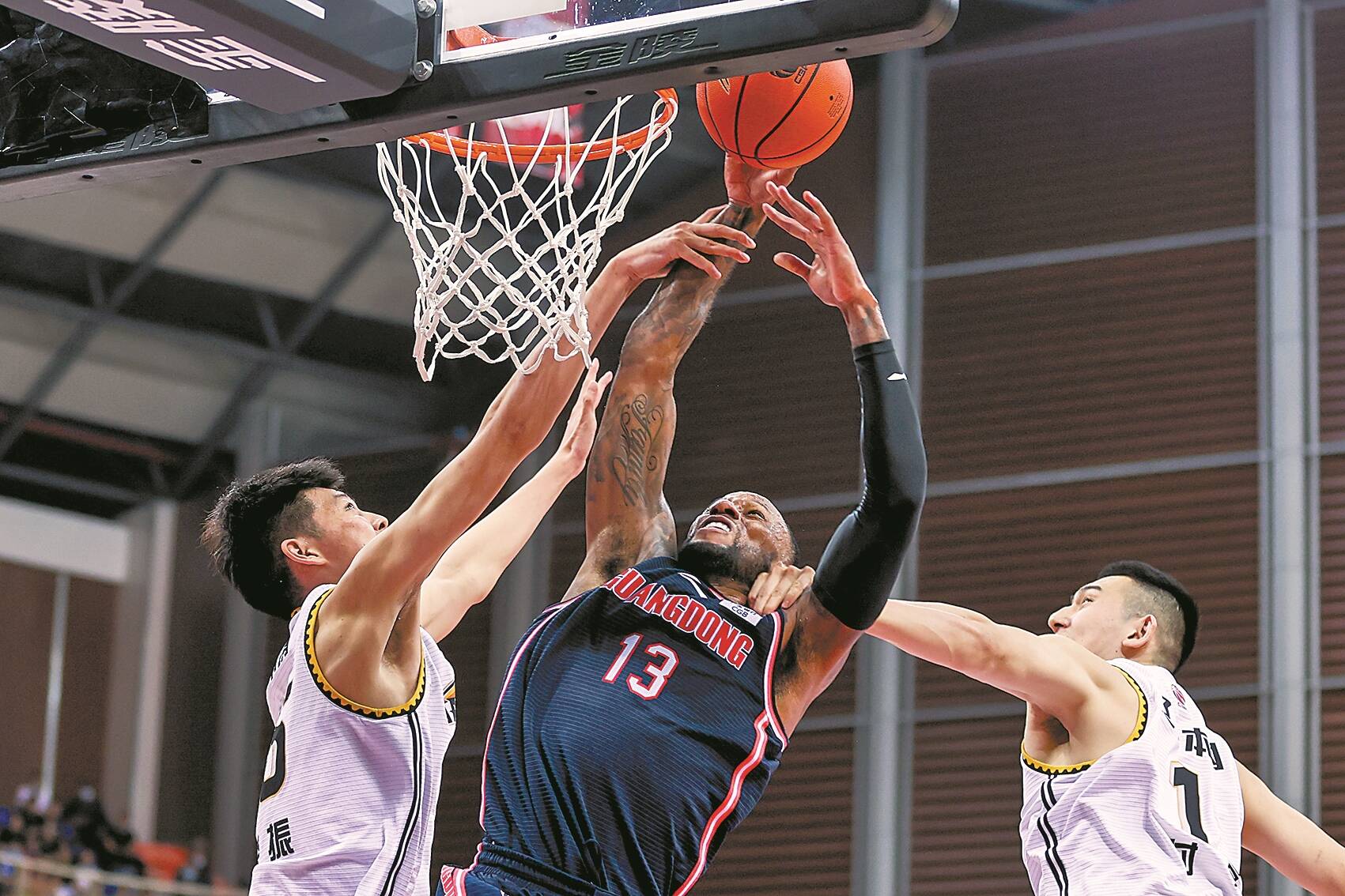 恭喜！闫鹏飞追平拉米扎纳升至CBA历史盖帽榜并列第20位（闫鹏飞追平拉米扎纳，CBA历史盖帽榜并列第20位）