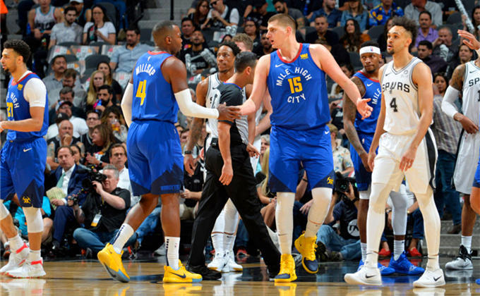 阿斯：一切迹象表明巴尔韦德是肌肉过劳，与对利物浦时相同（阿斯称巴尔韦德或为肌肉疲劳，状况与对阵利物浦时相同）