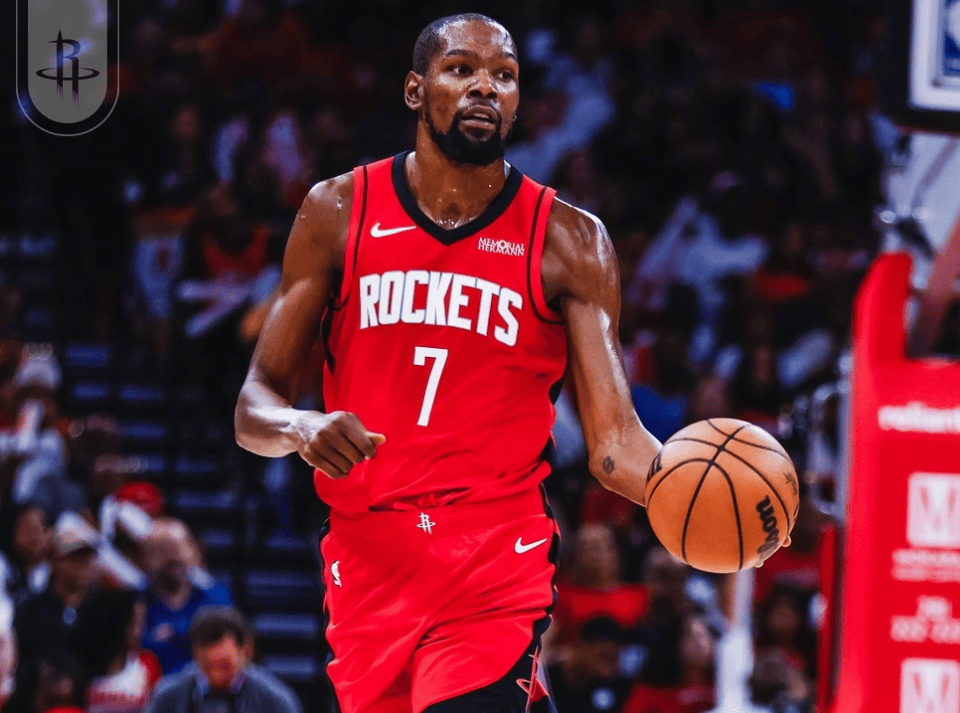 记者：本届世界杯将有半场球员和教练采访，赛前两天开发布会（记者透露：本届世界杯增设半场球员和教练采访，赛前两天举行发布会）