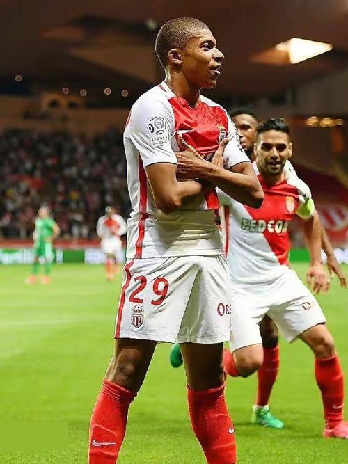 扑救成功率仅58%！多纳鲁马此项数据排在英超倒数第三（多纳鲁马扑救成功率仅58%，英超该项排名倒数第3）