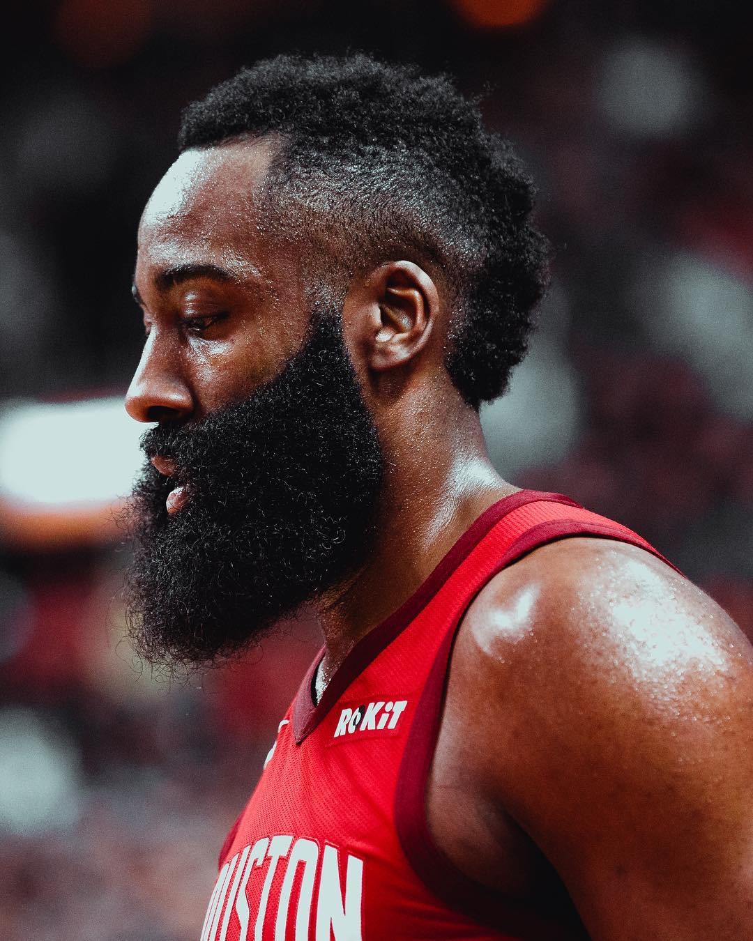 塞尔维亚队强势冲冠（塞尔维亚队剑指冠军）