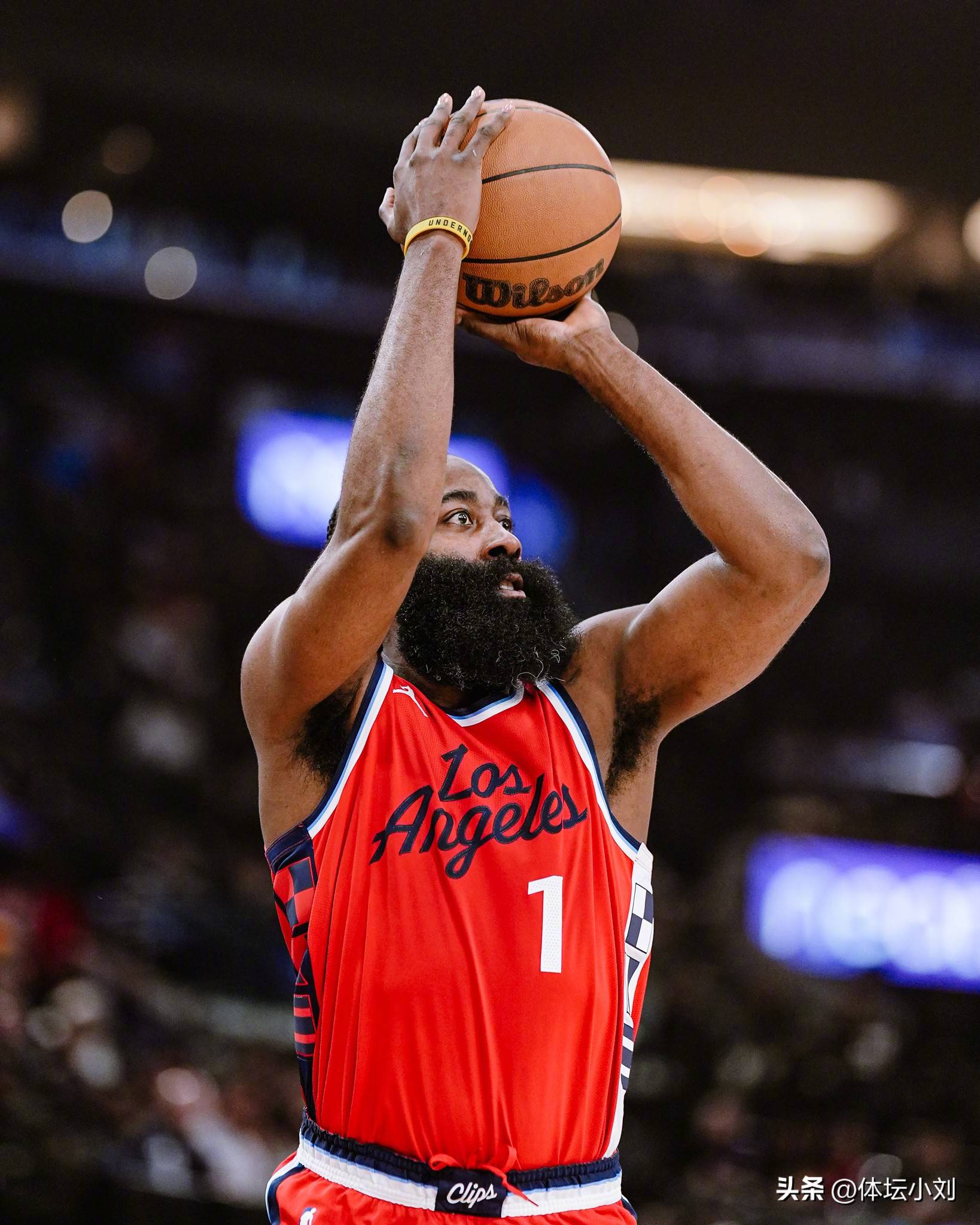 带不动！杰伦·约翰逊近5场场均拿28.0分13.6板10.8助（孤掌难鸣！杰伦·约翰逊近5战场均28.0分13.6板10.8助）