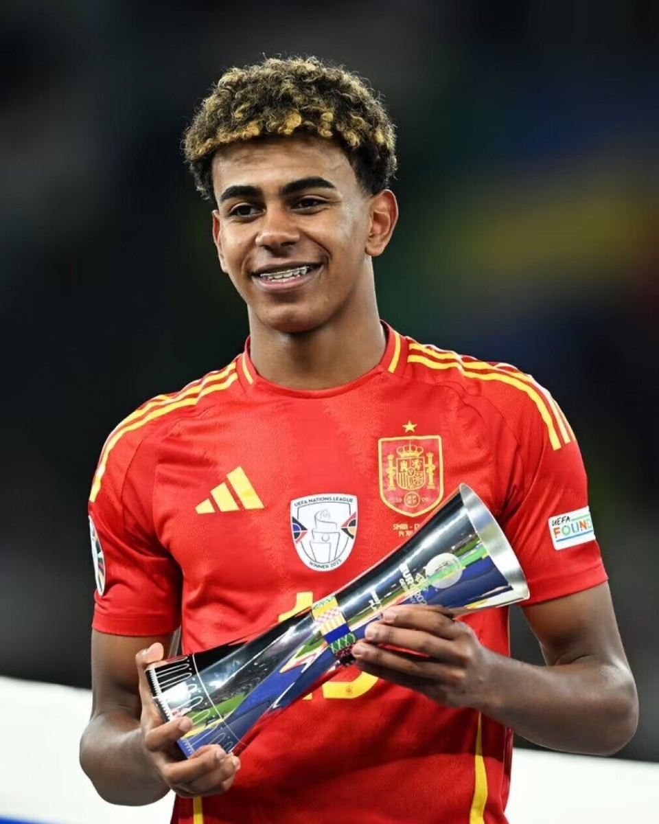 爱德华兹生涯已101次单场得分30+，追平唐斯并列队史第一（爱德华兹生涯第101次单场30+，与唐斯并列队史第一）