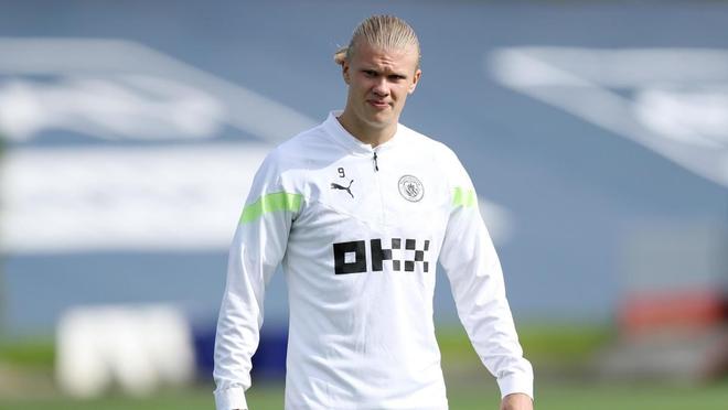 传奇奥斯卡满血复活看海港亚冠 球迷喊队危 ！速归！（奥斯卡状态回勇现身海港亚冠，球迷高呼：球队告急，尽快回归！）