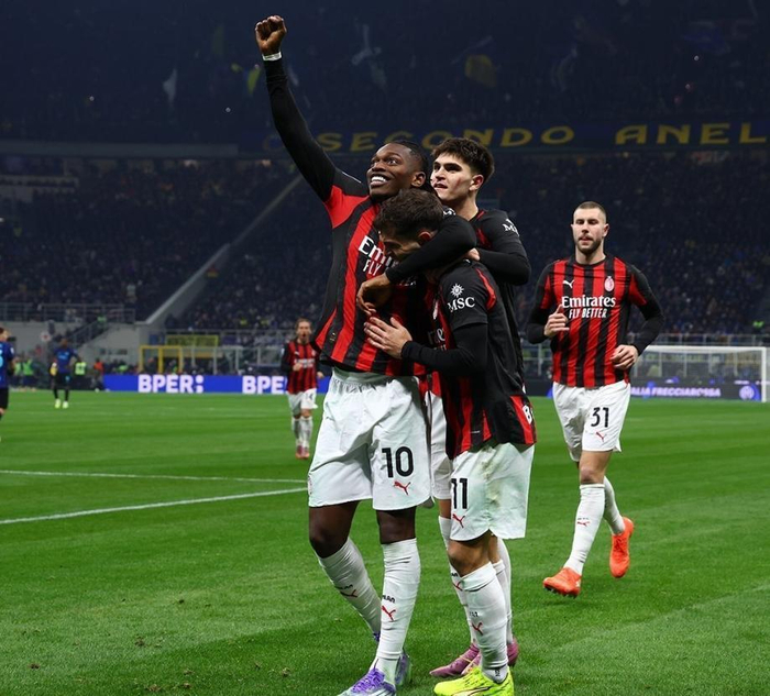 C罗前队友：C罗能踢到100岁！不喜欢梅西就不喜欢足球！（C罗昔日队友：C罗能踢到百岁！不喜欢梅西就不是足球迷！）