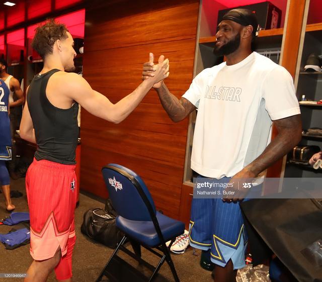 C罗晒与特朗普合照：感谢总统先生的邀请和热情欢迎（C罗晒与特朗普合影：感谢总统先生的邀请与热情接待）