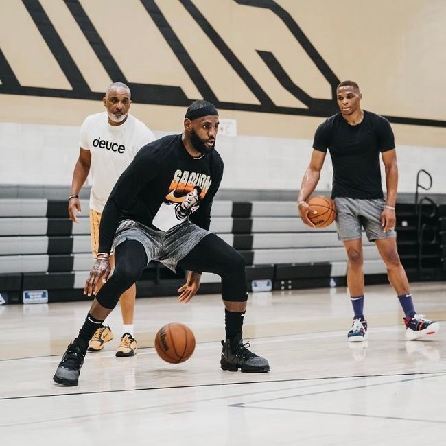 要投疯！沃尔什大空位三分再进 凯尔特人开局外线6中5！（手感爆棚！沃尔什再飙空位三分，凯尔特人开局外线6投5中）