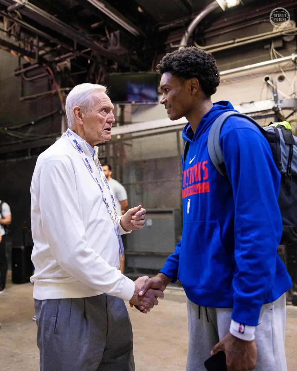 阿森纳以2-0击败布伦特福德，扩大领先优势，巩固争冠地位。（阿森纳2-0力擒布伦特福德，拉大分差稳固争冠优势）