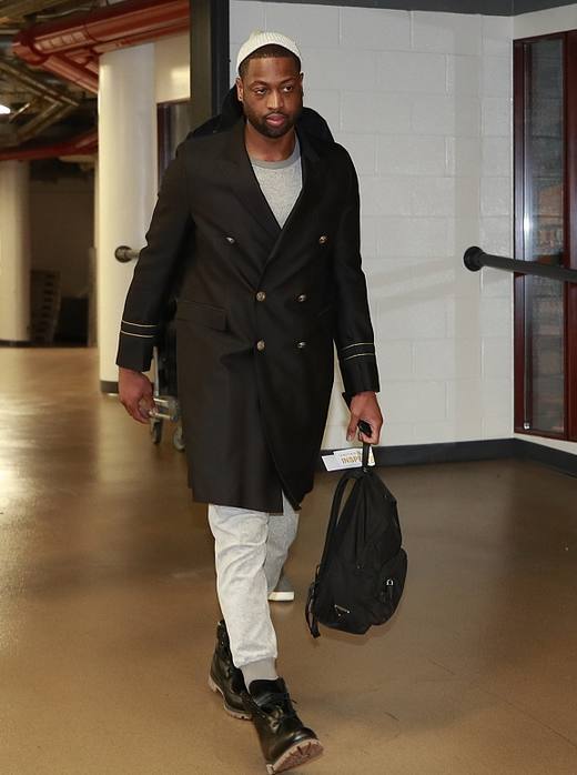 对阵快船SGA三节未过砍20分，连续98场比赛得到20+（战快船，SGA三节未满即取20分，20+连场纪录达98场）