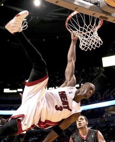 足球法甲豪门官宣续约核心前锋，合同长达五年（法甲豪门官宣与核心前锋续约，五年长约锁定锋线）