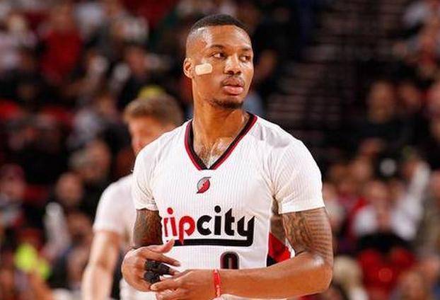 迪亚洛冲筐裁判不吹暴怒，技犯事件引发关注（迪亚洛突破未获哨怒喷裁判，技术犯规风波引热议）