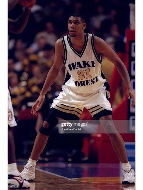 骑士以135比119大胜步行者，豪取赛季第13胜，稳居东部第六。（骑士135-119击退步行者，斩获赛季第13胜，继续稳居东部第六）